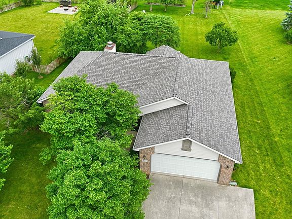 4th image of 427 Marborough Dr