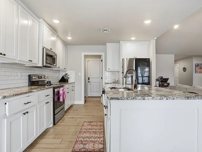 4304 SW Brandon Ln — Photo 9