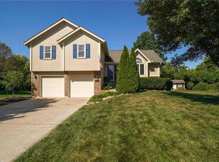 206 N Sunset Ln, Raymore, MO 64083
