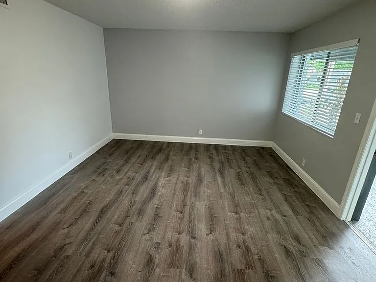 2401 NW 9th Ave — Photo 20