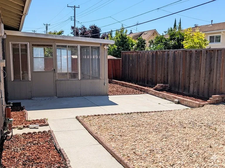 1461 Yellowstone Ave — Photo 16
