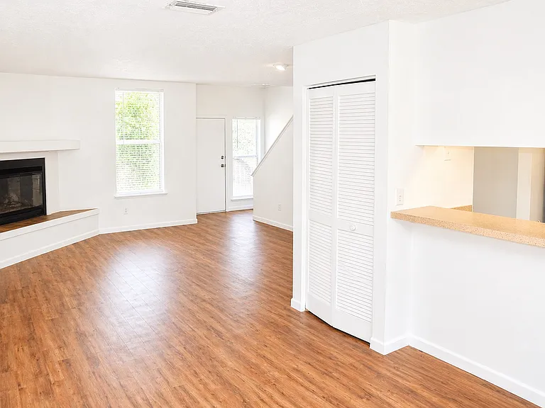 Timberland Apartments — Photo 13