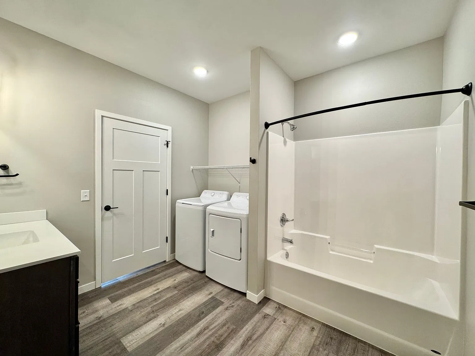 Brand New 1 Bedroom, 1 Bathroom Townhome with Attached Garage Somerset, WI — Photo 4