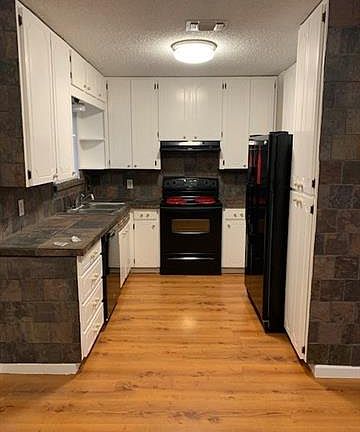 4th image of 301 Plum St