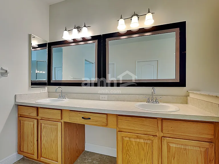 802 Lesa Glen Pl — Photo 10
