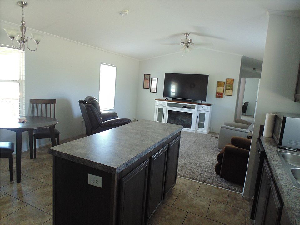 1st image of 906 N Blanco St