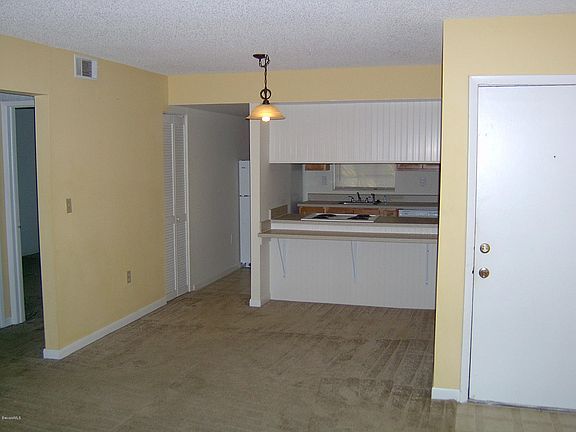 3rd image of 145 Cambridge Ln #145