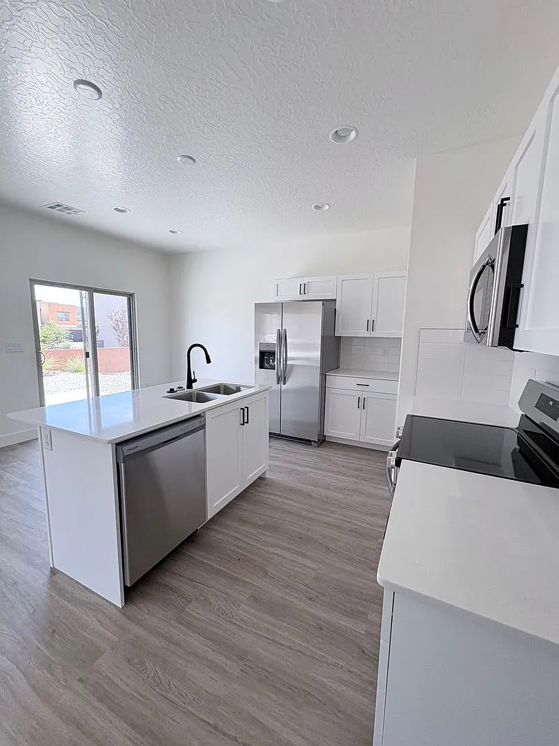Spacious Townhome for Rent Southern St. George Location! — Photo 2