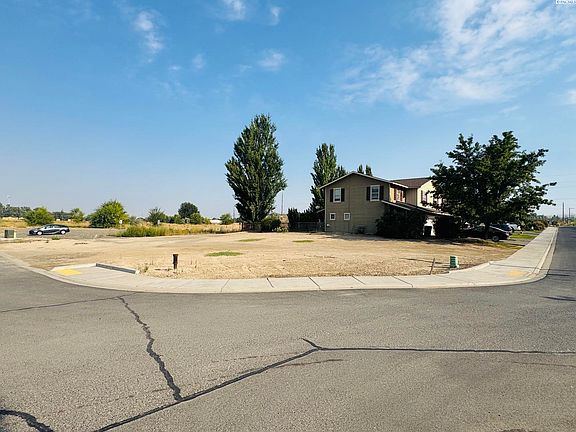 3rd image of 800 Fountain Blvd