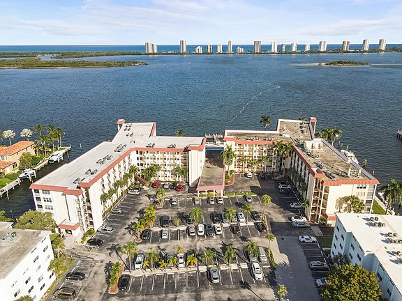 3rd image of 105 Paradise Harbour Blvd APT 105