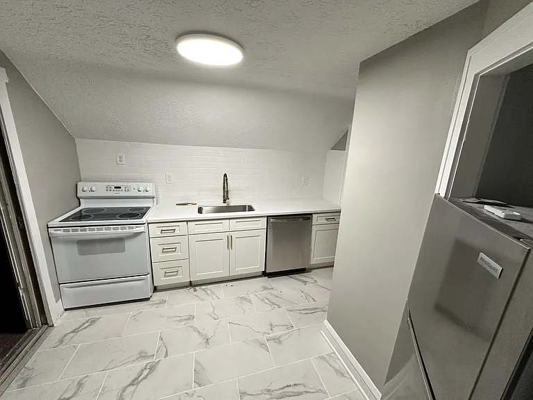 9707 Clifton Blvd #3 — Photo 14