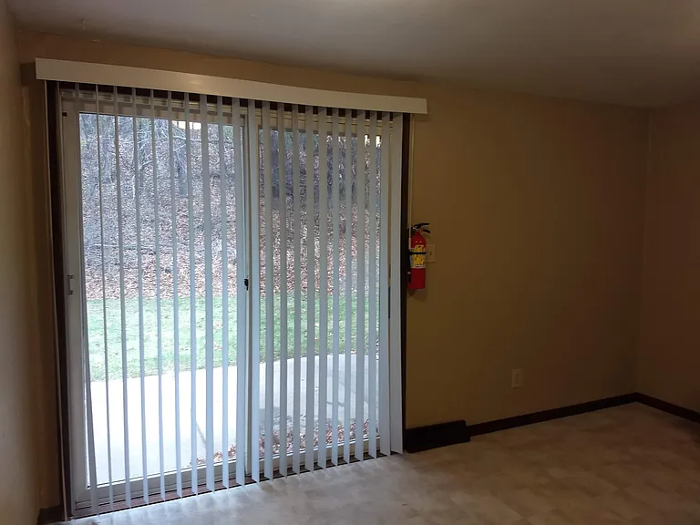 1523-1525 Nicholas Dr — Photo 6