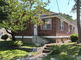 3 Cedar St, Bergenfield, NJ 07621