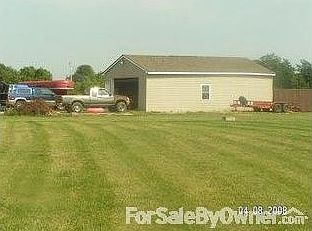 Shop : Large shop. Back room has window and cement floor.