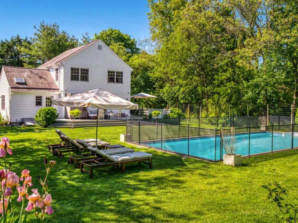 https://photos.zillowstatic.com/fp/663ab89a9ce613e94d13d41803a7ad67-p_e.webp