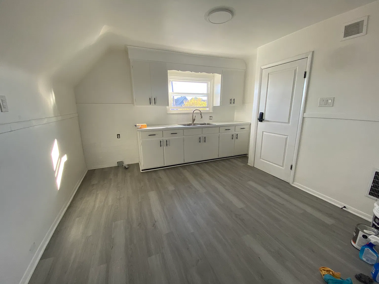 2 bed, 1000 sqft, $1,200 — Photo 2