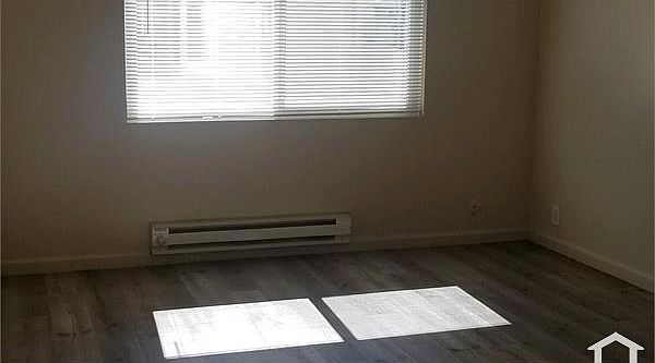 1st image of 698 Richmond Ave #4