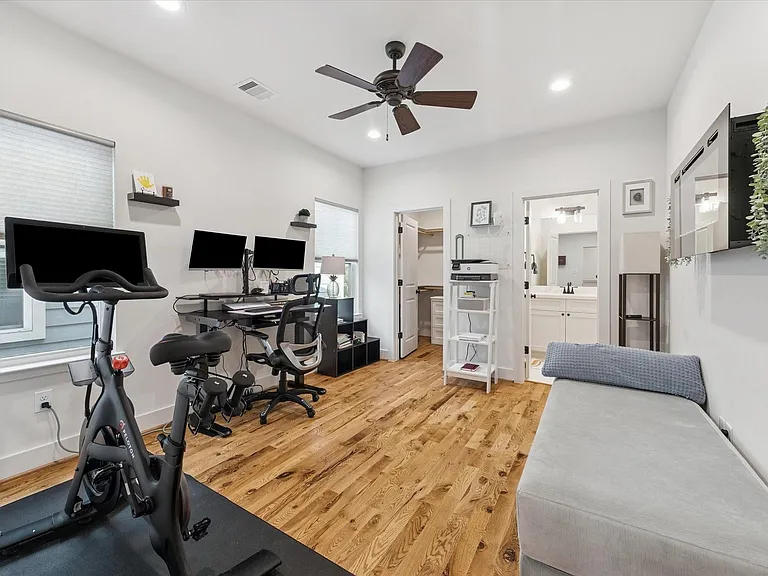 3404 Castor St — Photo 21