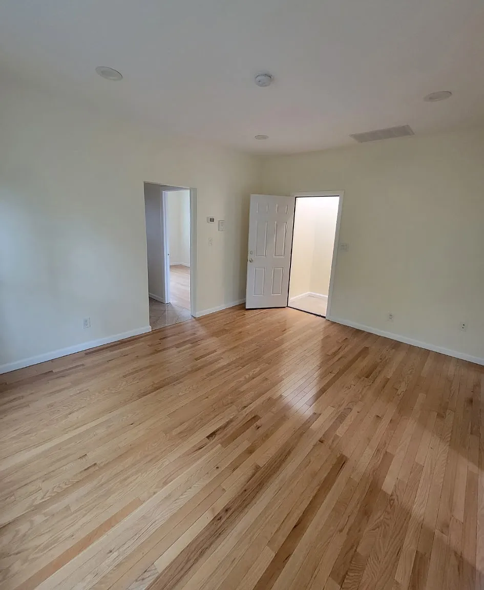 4 bed, 1.5 bath, 1200 sqft, $3,900 — Photo 4