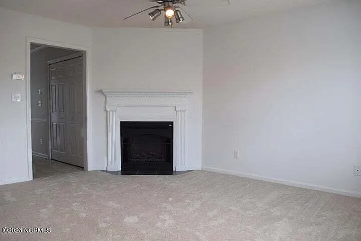 2 bed, 1.5 bath, $925 — Photo 2