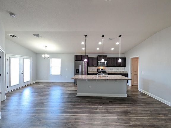 5th image of 2401 Spur Ln