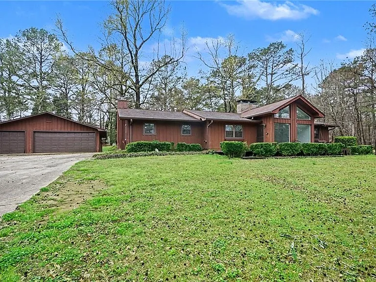 10 Gentry Dr — Photo 1