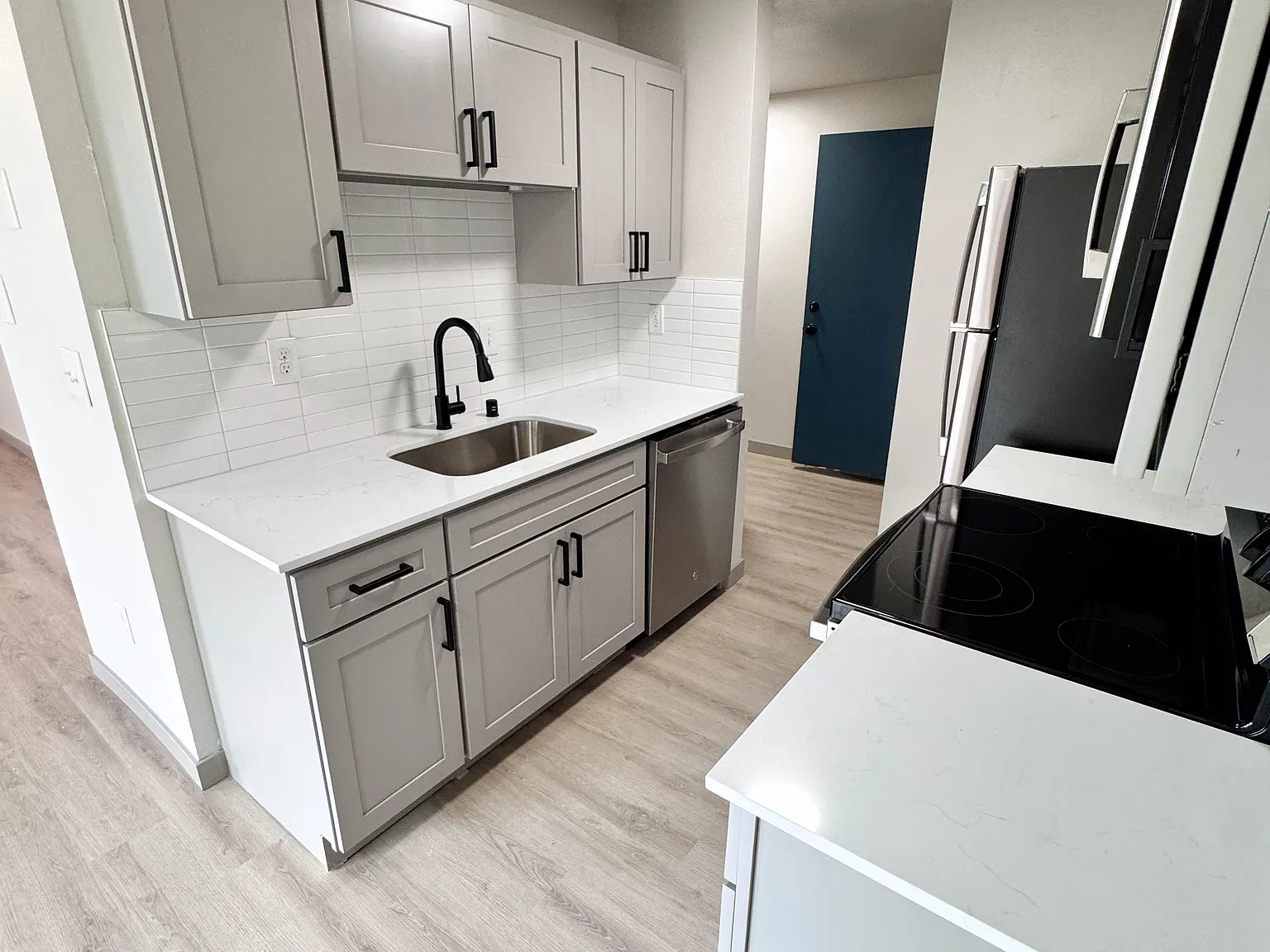 2 bed, 1060 sqft, $2,100 — Photo 3