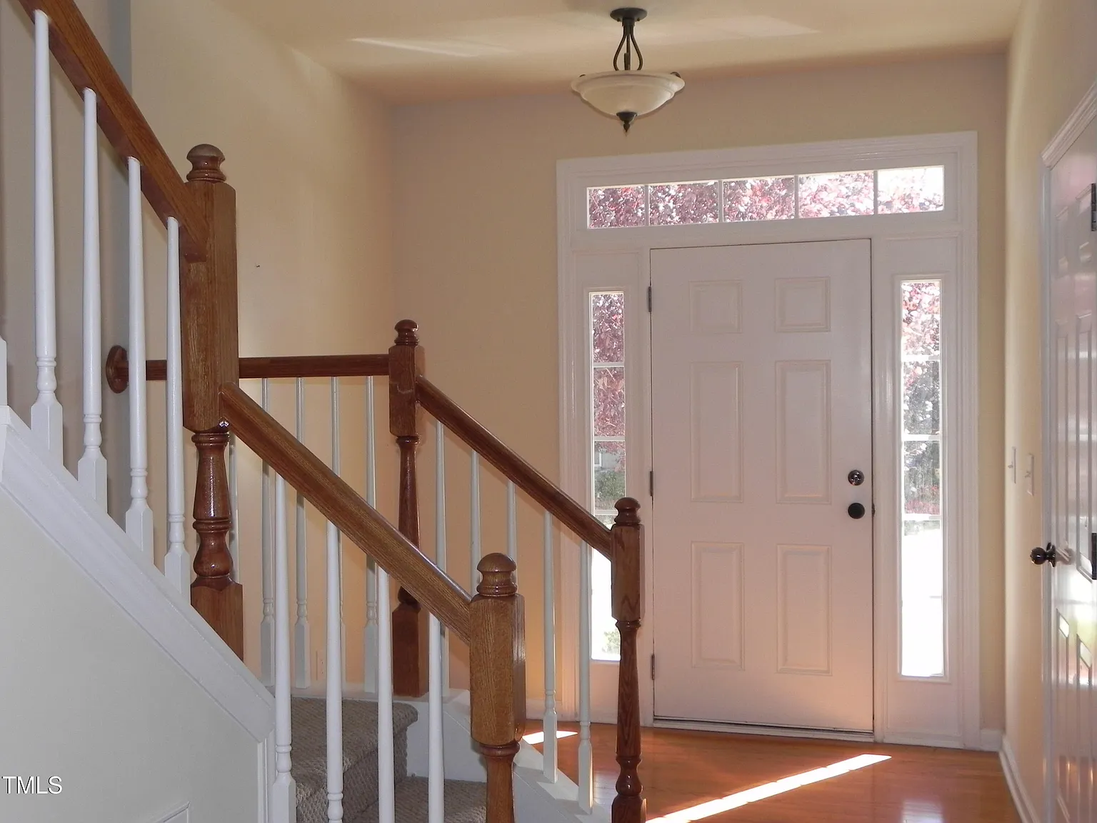 4 bed, 3.5 bath, 1992 sqft, $1,995 — Photo 2