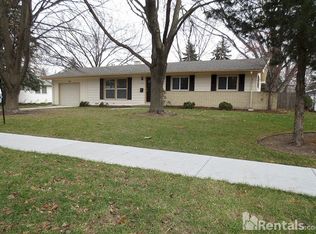 887 Scott Dr, Elgin, IL 60123