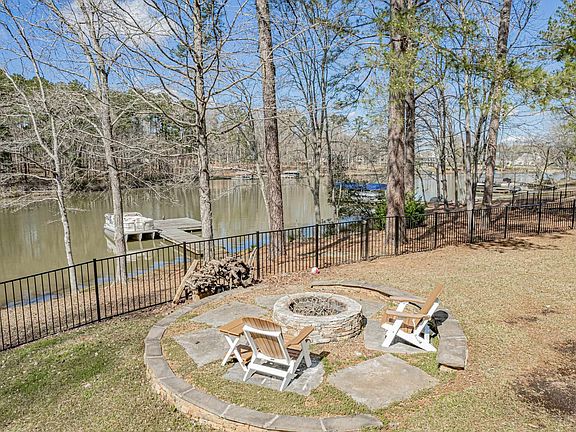 3rd image of 147 Lakeview Estates Dr