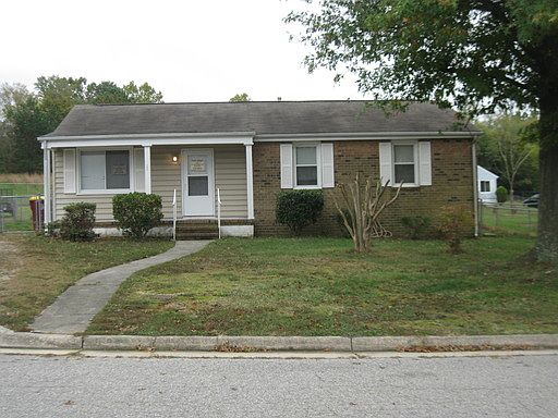1st image of 832 S Gillfield Dr
