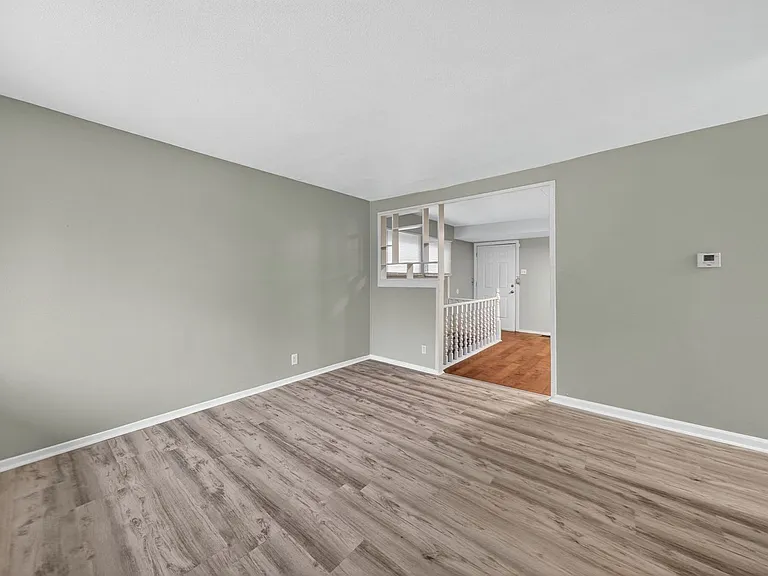 138 Grampian Rd — Photo 4