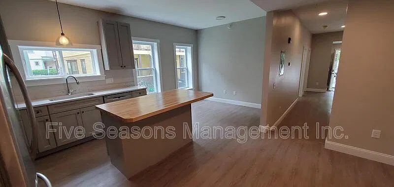 68 S Union St — Photo 3