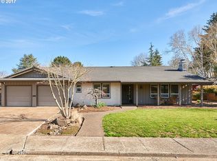 2120 NW Saint Andrews Dr, McMinnville, OR 97128