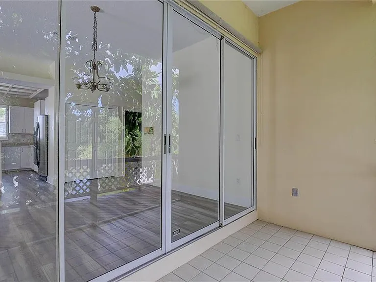 2208 Hampstead Ct — Photo 47