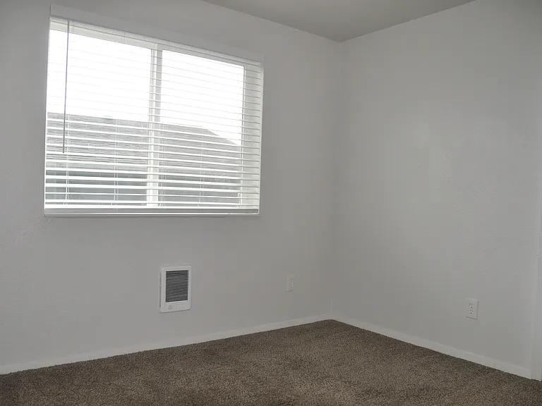 1322 N Holladay Dr — Photo 15