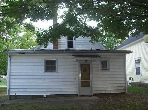 2nd image of 638 W Henry St