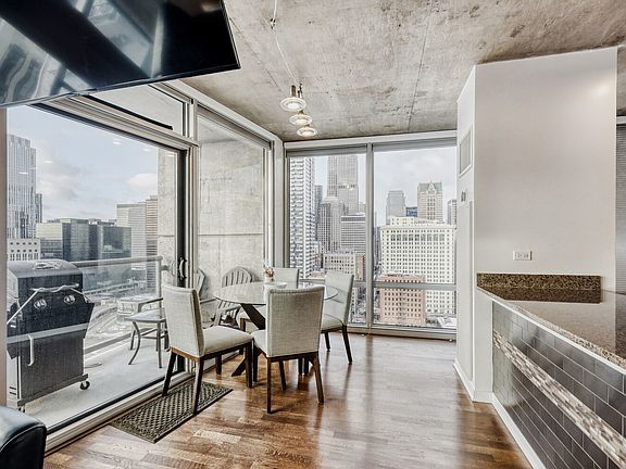4th image of 611 S Wells St #2304
