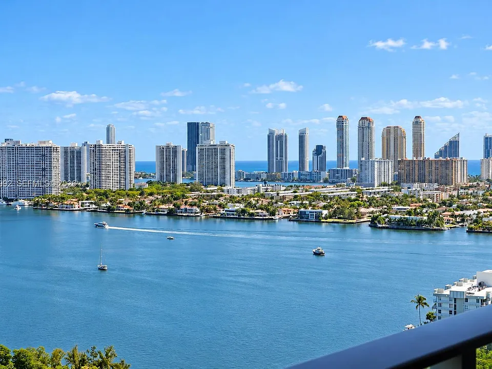 16385 Biscayne Blvd #2502