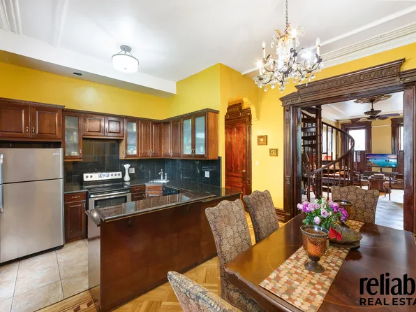 121 Hancock Street image 3 of 12