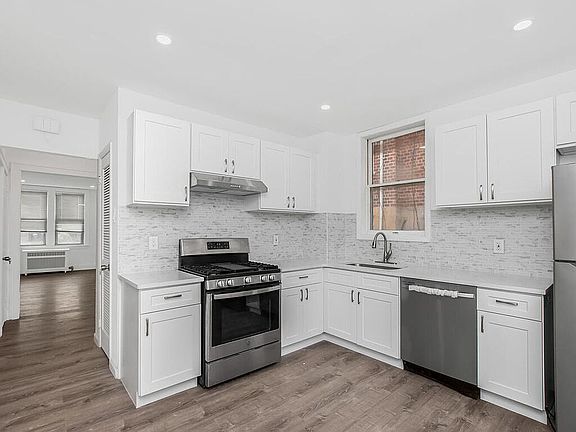 5th image of 1062 Calhoun Ave
