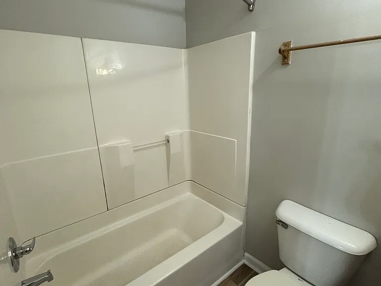522 N Main St #303 — Photo 3