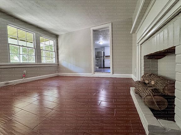 Living Room 13'11x12'9