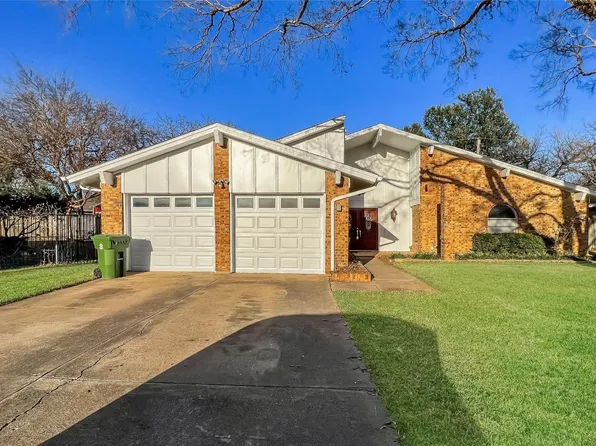 732 Aspen Ct, Hurst, TX 76054