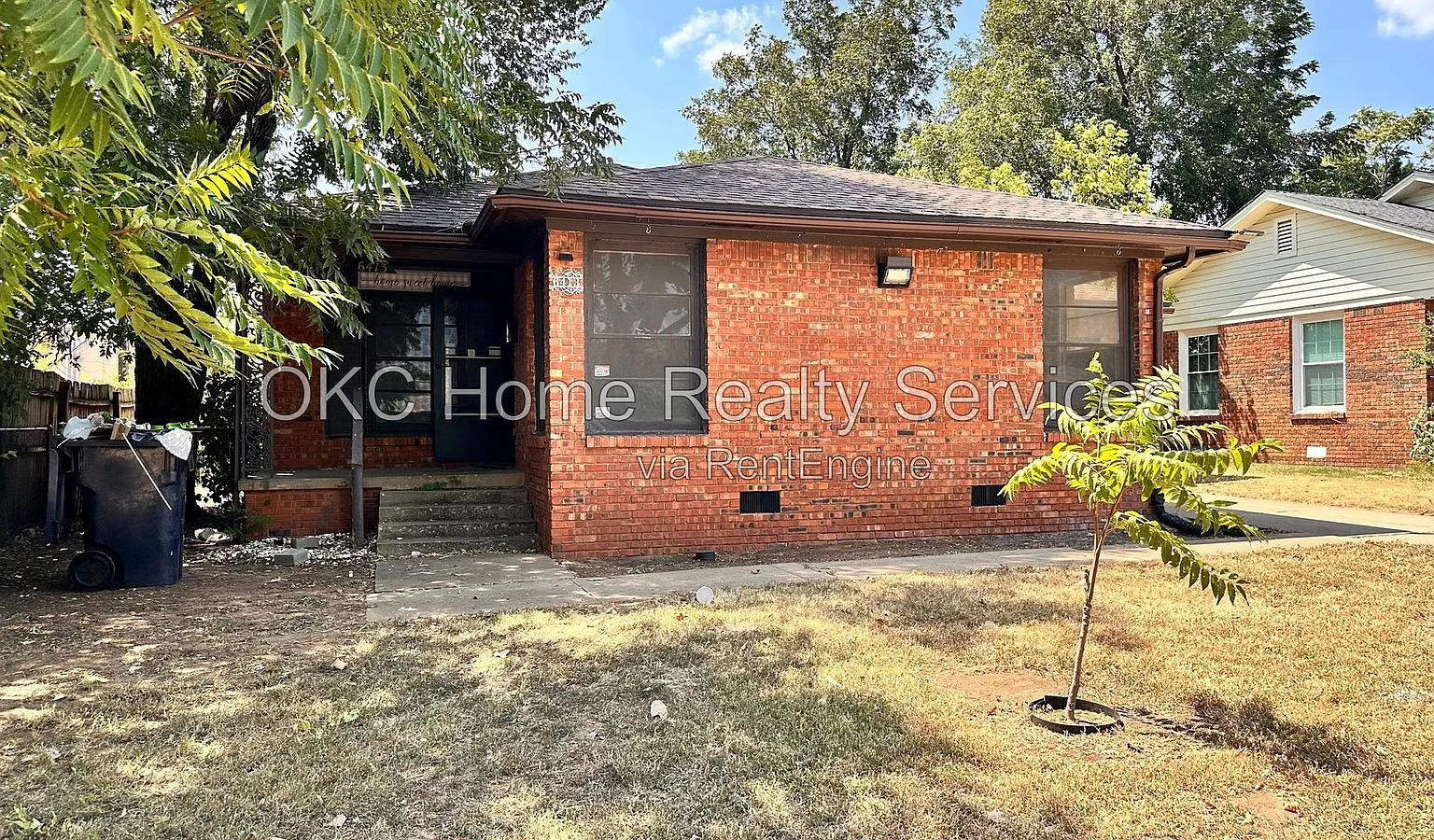 2 bed, 1.0 bath, 898 sqft, $1,300 — Photo 2