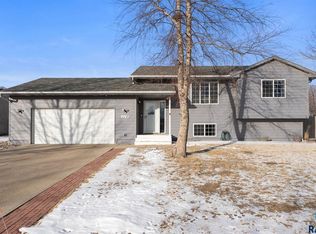 110 Atkins Dr, Tea, SD 57064