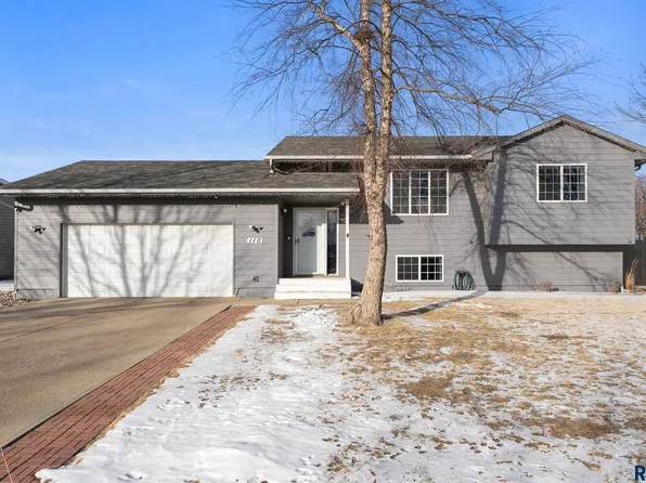 110 Atkins Dr, Tea, SD 57064