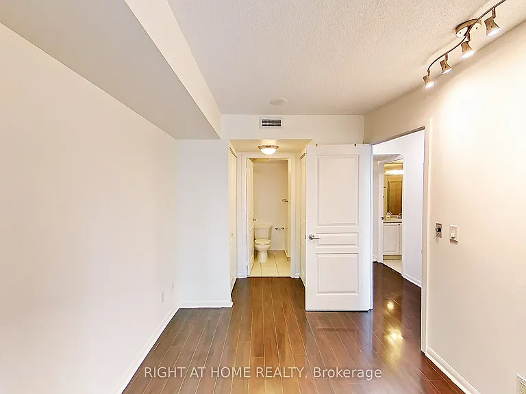 18 Yonge St #1813 — Photo 19