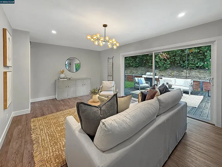 8 Cherry Hills Ct — Photo 18