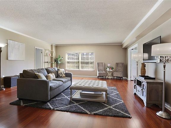 3rd image of 1750 Saint Charles Ave APT 402